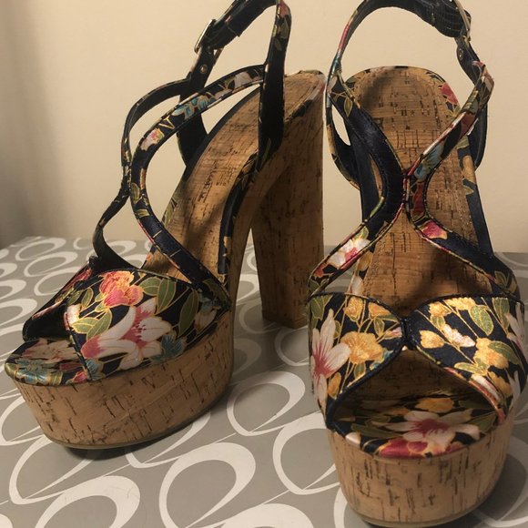 Chinese Laundry Platform Heel Sandals Size 9.5 - Picture 2 of 4